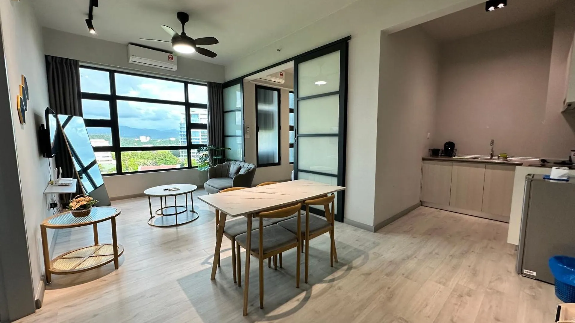 L Homestay Jesseltonquay Jq Kk City亚庇市区中心民宿2房1厕 コタキナバル 0*,  マレーシア